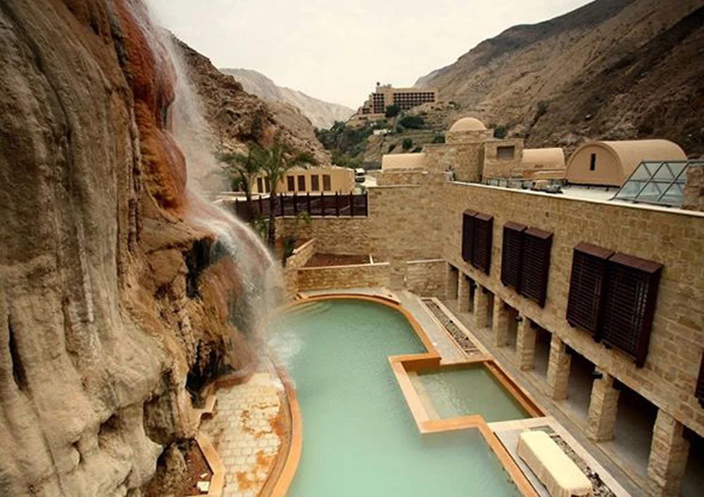 Ain Al-Madhab hot spring_sandsplus